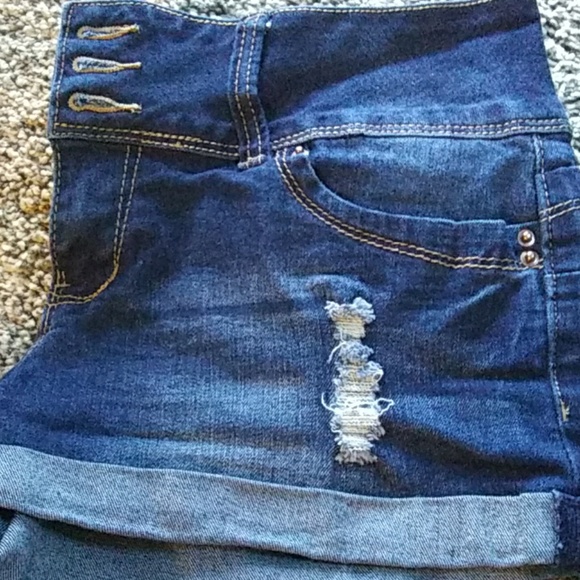 Jean Shorts - Picture 3 of 4